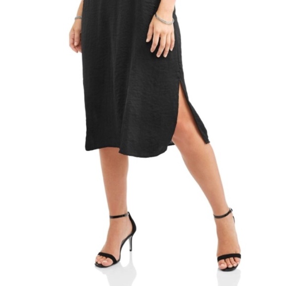 🎊SOLDOUT🎊BESTSELLER🖤🆕SelenaSatinMidiSlip Dress - Picture 4 of 8